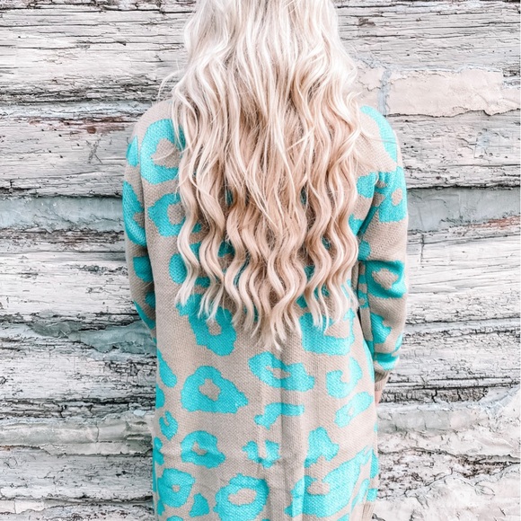 #04 Leopard Emerald Cardigan - Picture 3 of 5